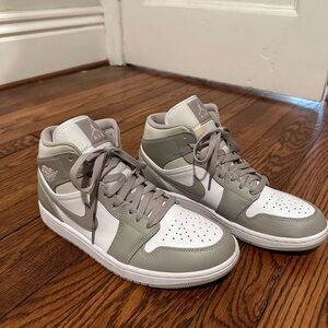 Jordan 1 Mid Linen Sneaker